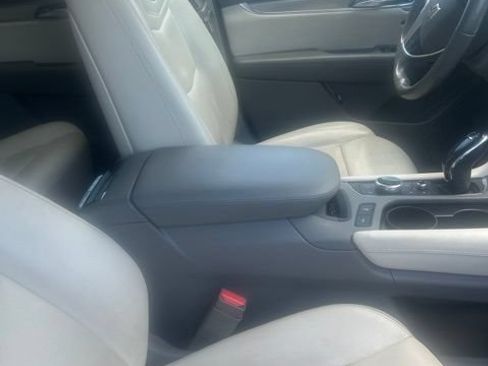 Used 2020 Cadillac XT5 Premium Luxury FWD image 4