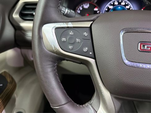 Used 2017 GMC Acadia Denali w/ Technology Package FWD image 25