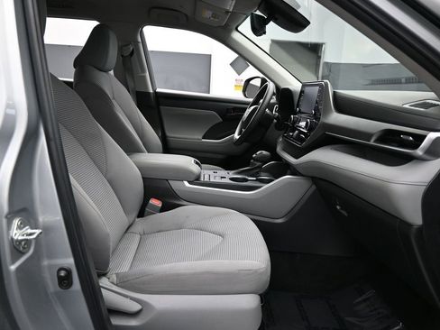 Used 2022 Toyota Highlander L image 45