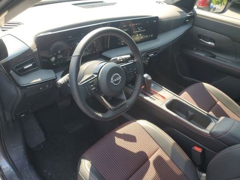 Certified 2025 Nissan Kicks SR FWD image 15