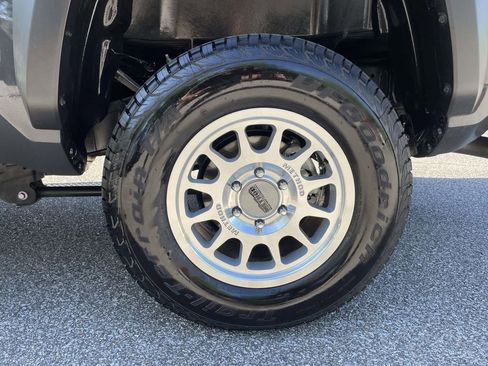 Used 2025 Toyota Tacoma TRD Off-Road AWD/4WD image 9