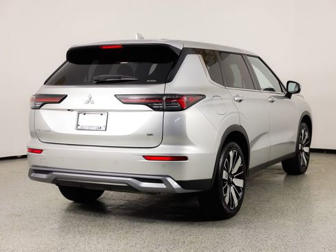 Used 2025 Mitsubishi Outlander SE image 7