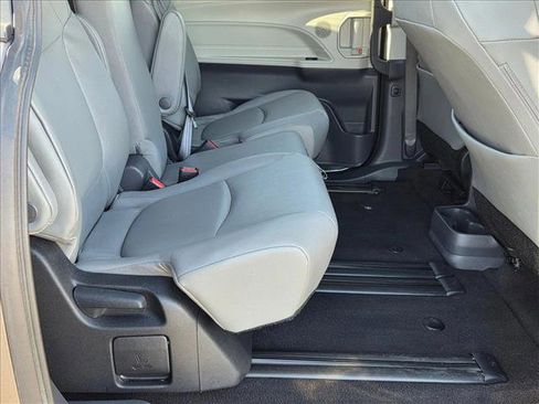 Used 2023 Toyota Sienna XLE image 21