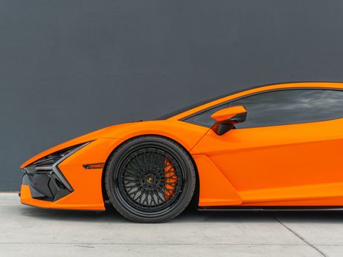 Used 2025 Lamborghini Revuelto Coupe 2D image 19