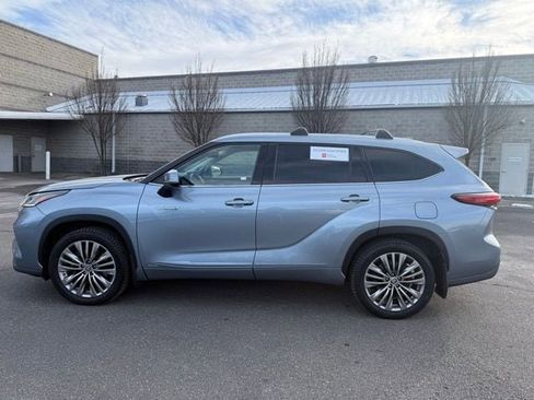 Used 2021 Toyota Highlander Platinum AWD/4WD image 1