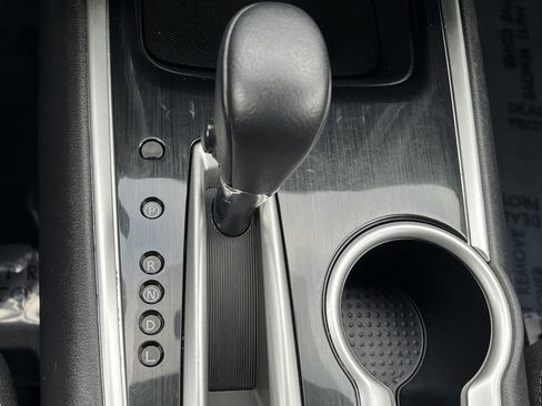 Used 2020 Nissan Pathfinder SV image 9