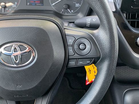 Used 2025 Toyota Corolla LE FWD image 11