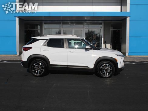 Certified 2025 Chevrolet TrailBlazer LT image 3