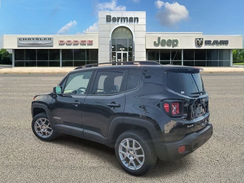 Certified 2022 Jeep Renegade Latitude w/ Sun/Sound Group AWD/4WD image 9