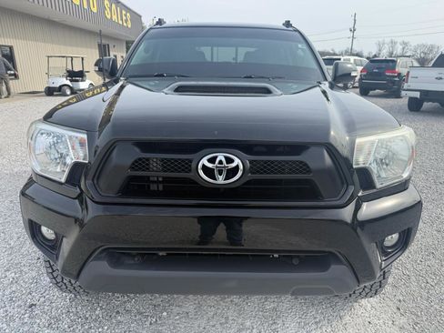 Used 2015 Toyota Tacoma Double Cab V6 4WD w/ TRD Sport Package image 2