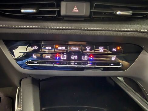 Used 2023 Buick Envision Essence w/ Sport Touring Package AWD/4WD image 7
