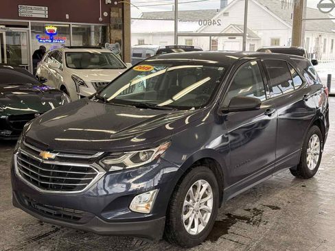 Used 2019 Chevrolet Equinox LS w/ LS Convenience Package image 2