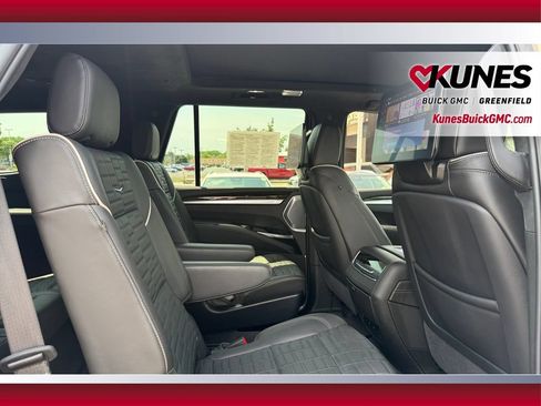 Used 2025 Cadillac Escalade Sport Platinum w/ LPO, Floor Liner Package AWD/4WD image 43