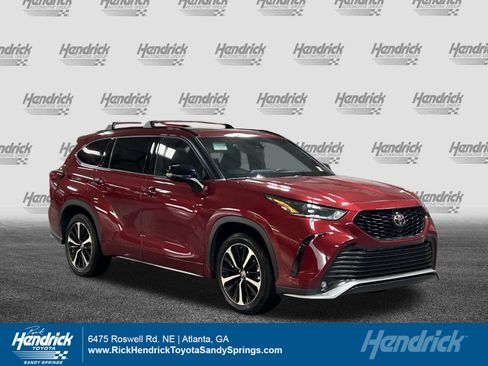 Used 2022 Toyota Highlander XSE FWD image 1