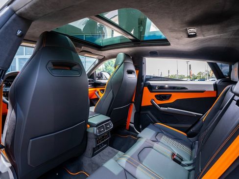Used 2025 Lamborghini Urus SE AWD/4WD image 49