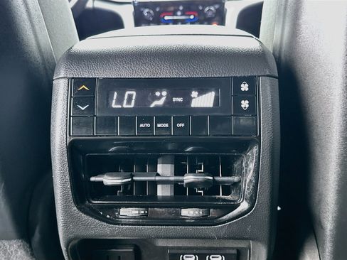 Used 2022 Jeep Grand Cherokee L Laredo RWD image 18