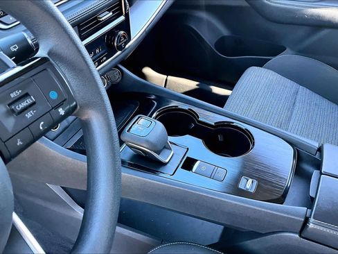 Certified 2022 Nissan Rogue SV image 15