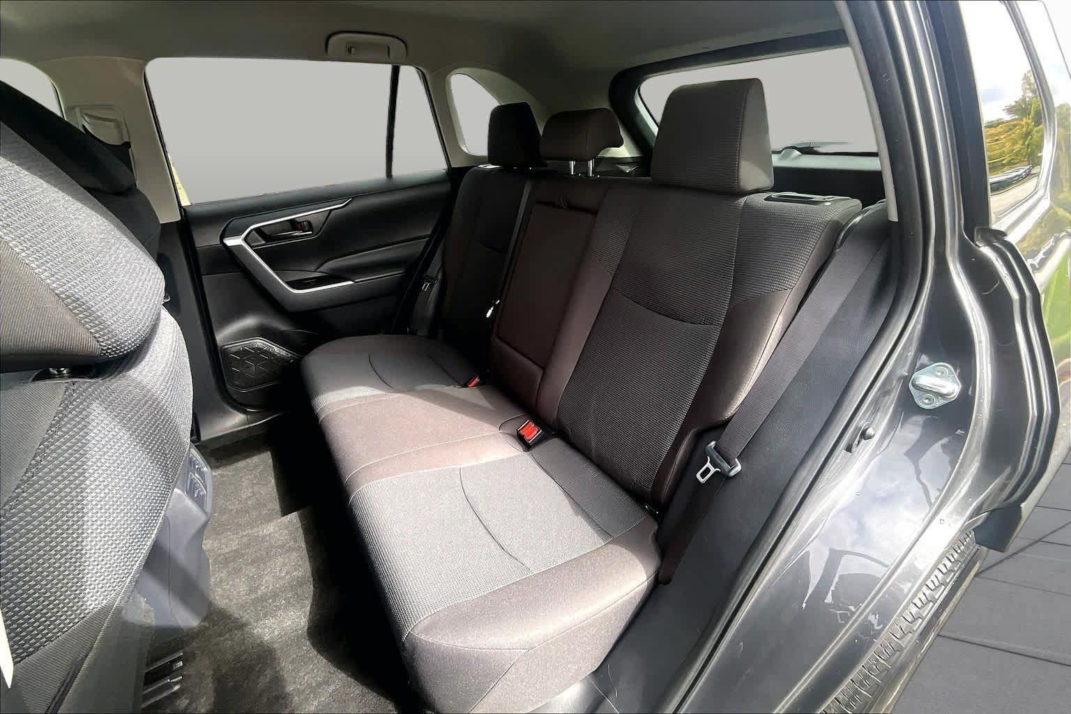 Used 2025 Toyota RAV4 LE AWD/4WD image 19