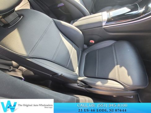 Used 2025 Mercedes-Benz GLC 300 4MATIC image 19