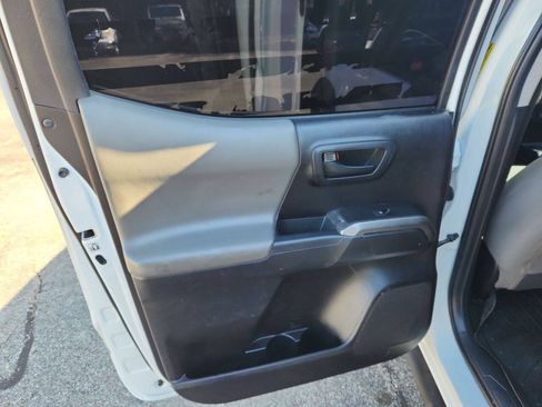 Used 2020 Toyota Tacoma SR5 w/ SR5 Appearance Package (SM) RWD image 14