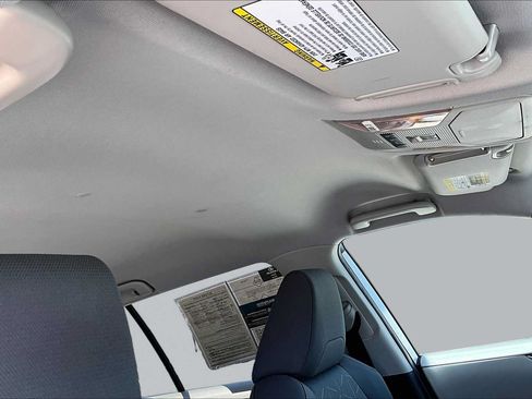 Used 2021 Toyota RAV4 XLE FWD image 13