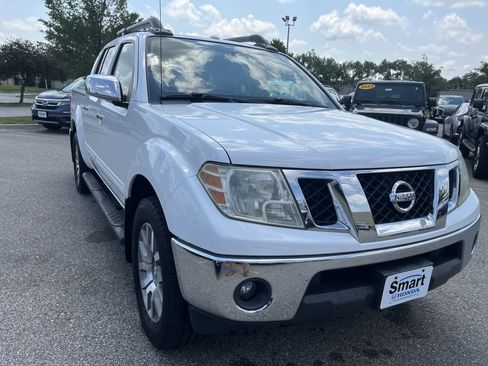 Used 2011 Nissan Frontier SL AWD/4WD image 3