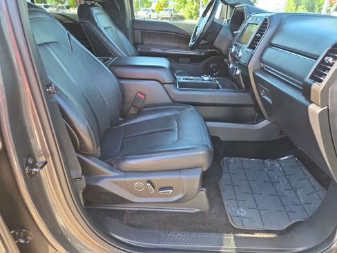 Used 2018 Ford Expedition Limited w/ Equipment Group 301A RWD image 22