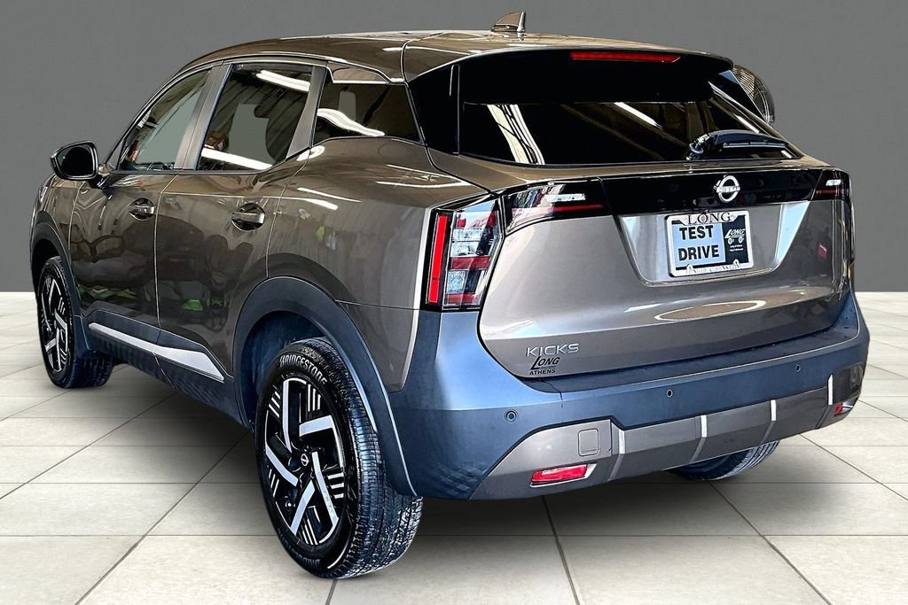 Used 2025 Nissan Kicks SV FWD image 11