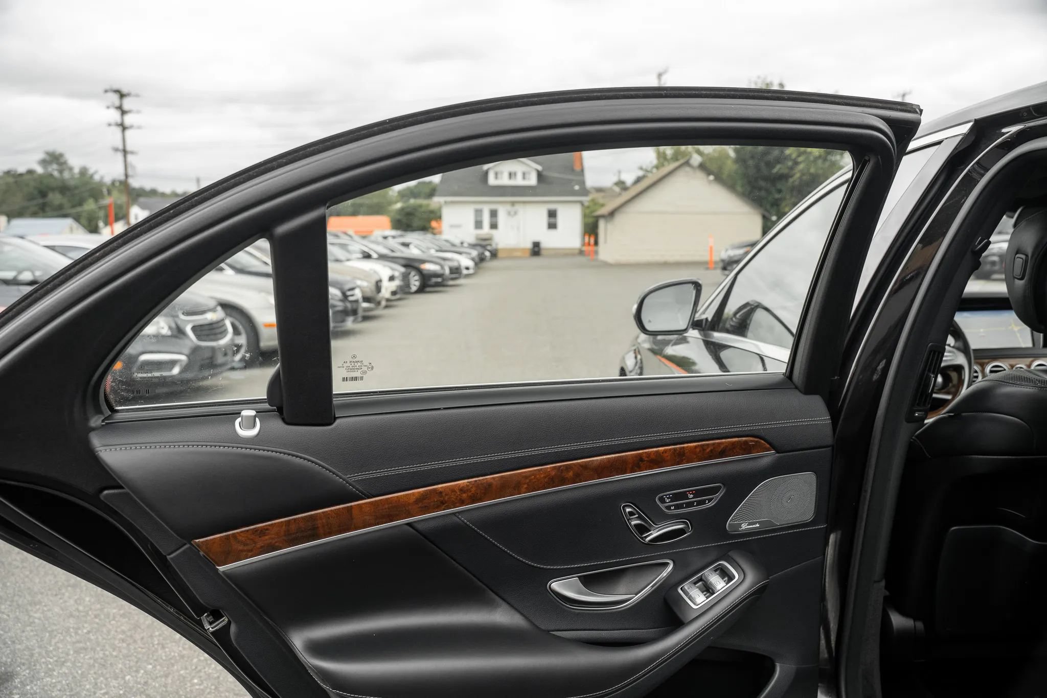 Used 2016 Mercedes-Benz S 550 4MATIC Sedan image 11