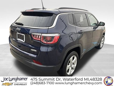 Used 2018 Jeep Compass Latitude w/ Popular Equipment Group AWD/4WD image 3