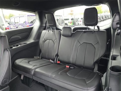 New 2026 Chrysler Pacifica Select image 7