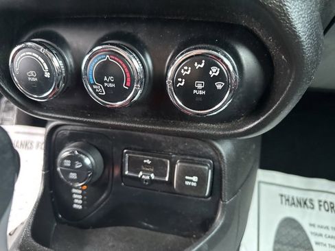 Used 2016 Jeep Renegade Trailhawk image 12