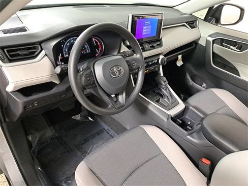 Used 2025 Toyota RAV4 XLE image 18