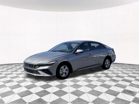 New 2026 Hyundai Elantra SE image 2