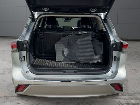 Certified 2025 Toyota Highlander Platinum AWD/4WD image 43