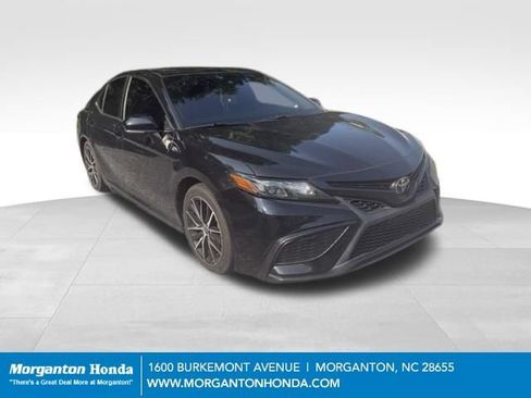 Used 2022 Toyota Camry SE w/ Convenience Package FWD image 3