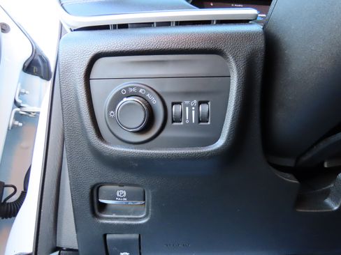 Used 2023 Jeep Grand Cherokee L Laredo image 36