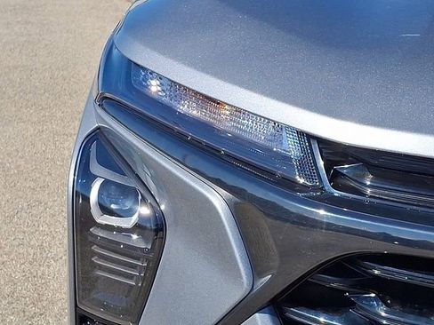 Certified 2024 Chevrolet Trax RS w/ Driver Confidence Package image 9