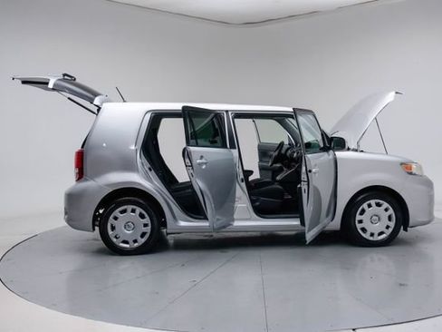 Used 2015 Scion xB FWD image 14