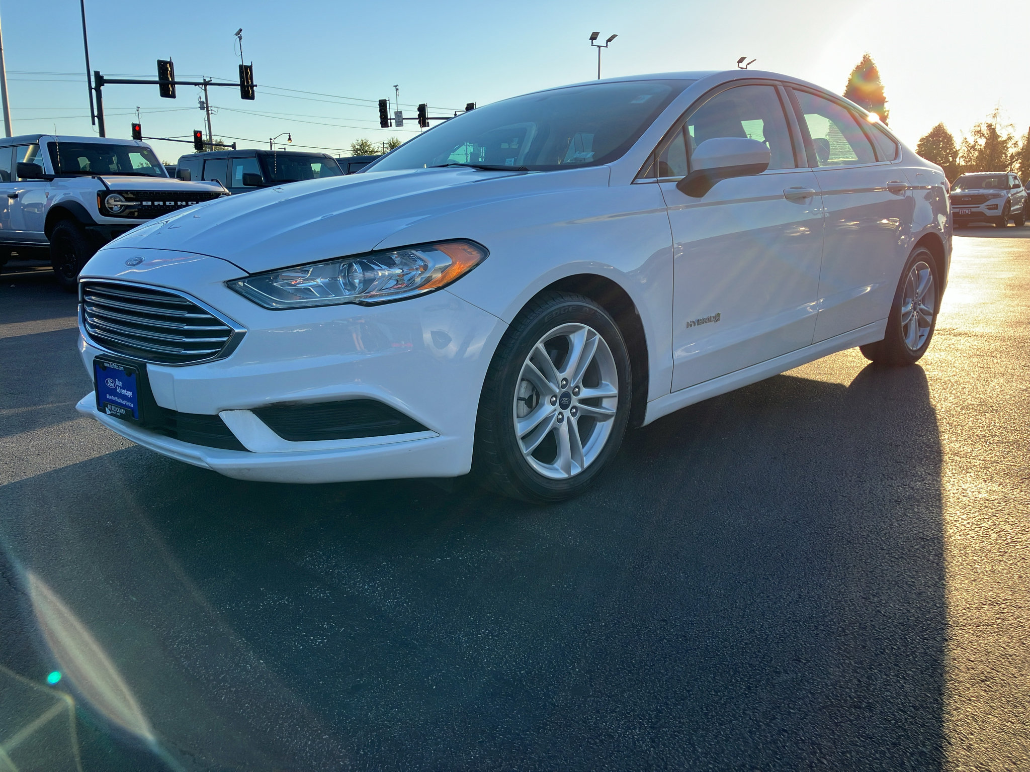 Used 2018 Ford Fusion SE FWD image 2