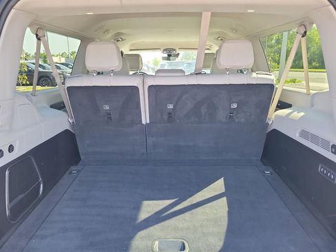 Used 2024 Jeep Wagoneer L Series II RWD image 11