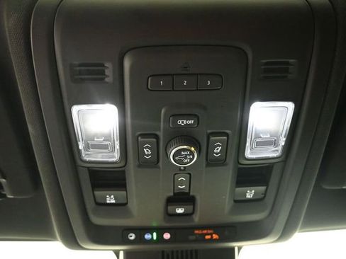 Used 2024 GMC Yukon AT4 w/ Technology Package AWD/4WD image 38