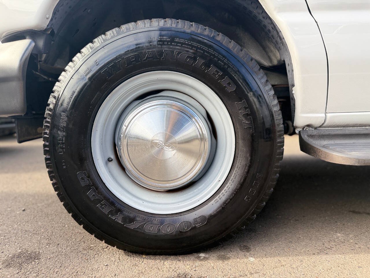 Used 2006 Ford E-350 and Econoline 350 XL RWD image 29