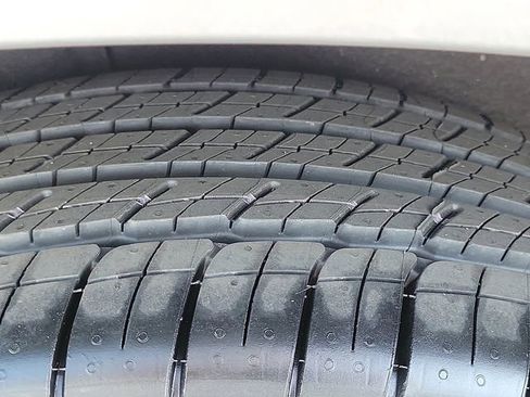 Used 2025 Cadillac XT6 Luxury image 24