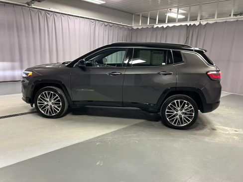 Used 2024 Jeep Compass Limited w/ Elite Group AWD/4WD image 4