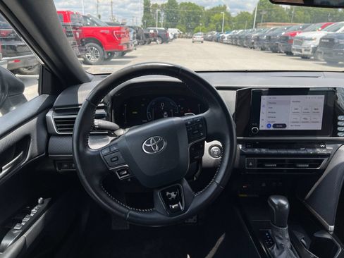 Used 2025 Toyota Camry SE FWD image 16