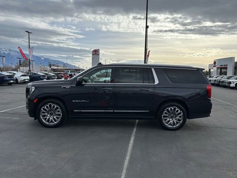 Used 2023 GMC Yukon XL Denali Ultimate image 2