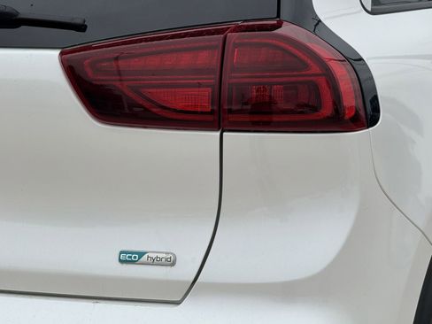 Used 2021 Kia Niro EX Premium FWD image 11