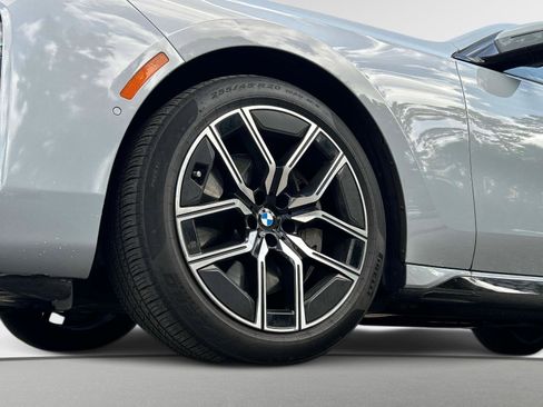 Used 2025 BMW 740i xDrive AWD/4WD image 9