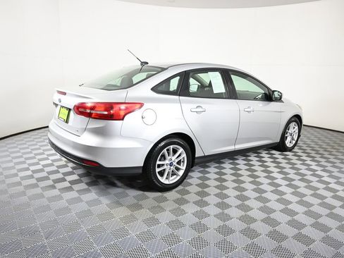 Used 2017 Ford Focus SE FWD image 6